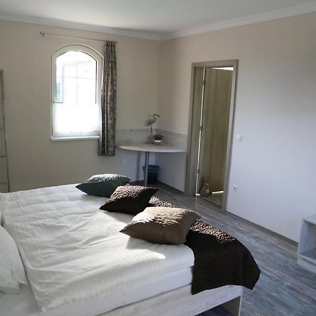 Tiszavilag Pihenohaz Hotell Tiszakécske Exteriör bild