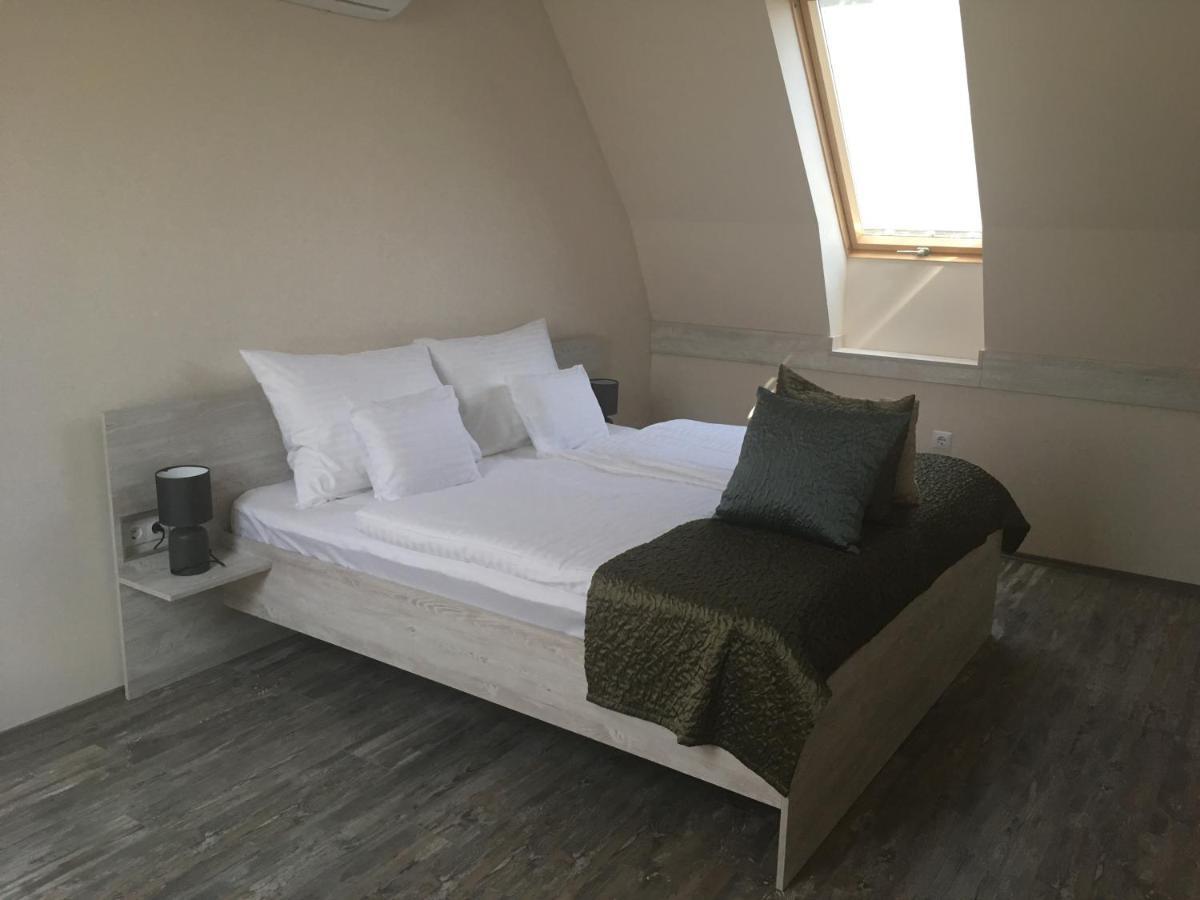Tiszavilag Pihenohaz Hotell Tiszakécske Exteriör bild