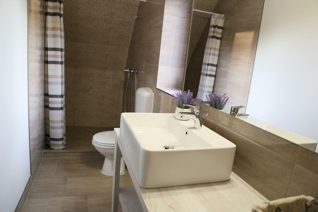 Tiszavilag Pihenohaz Hotell Tiszakécske Exteriör bild