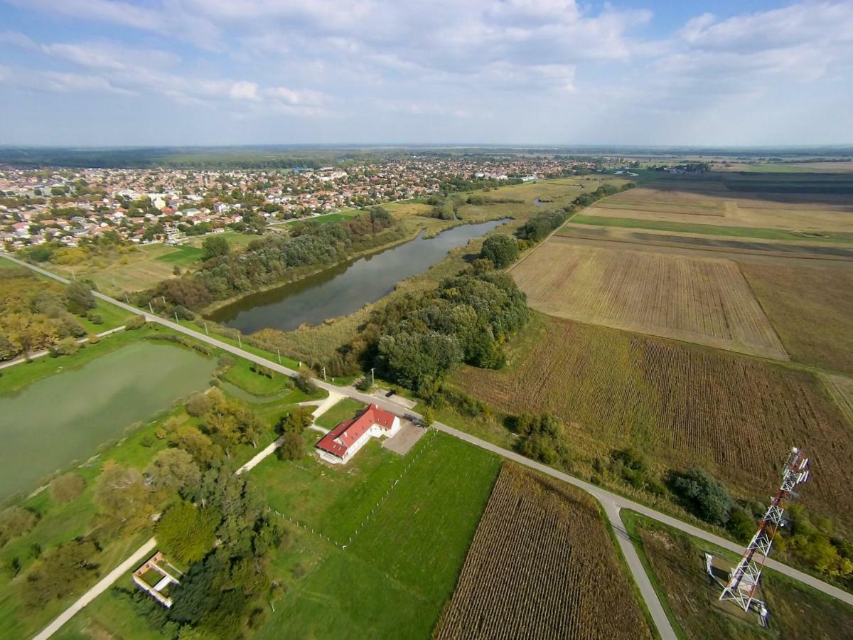 Tiszavilag Pihenohaz Hotell Tiszakécske Exteriör bild