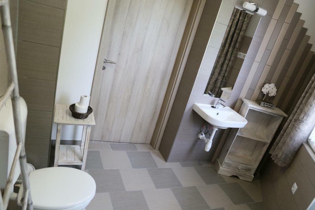 Tiszavilag Pihenohaz Hotell Tiszakécske Exteriör bild