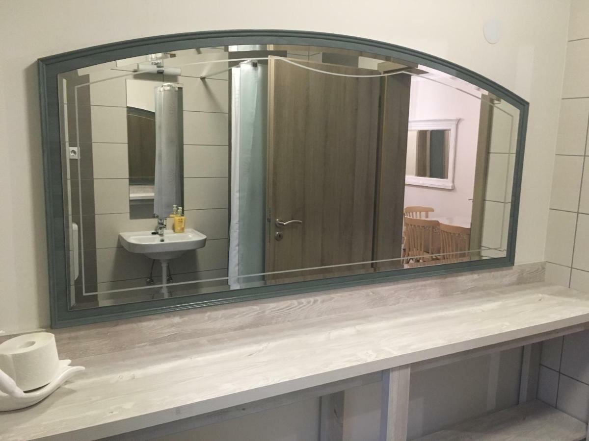 Tiszavilag Pihenohaz Hotell Tiszakécske Exteriör bild