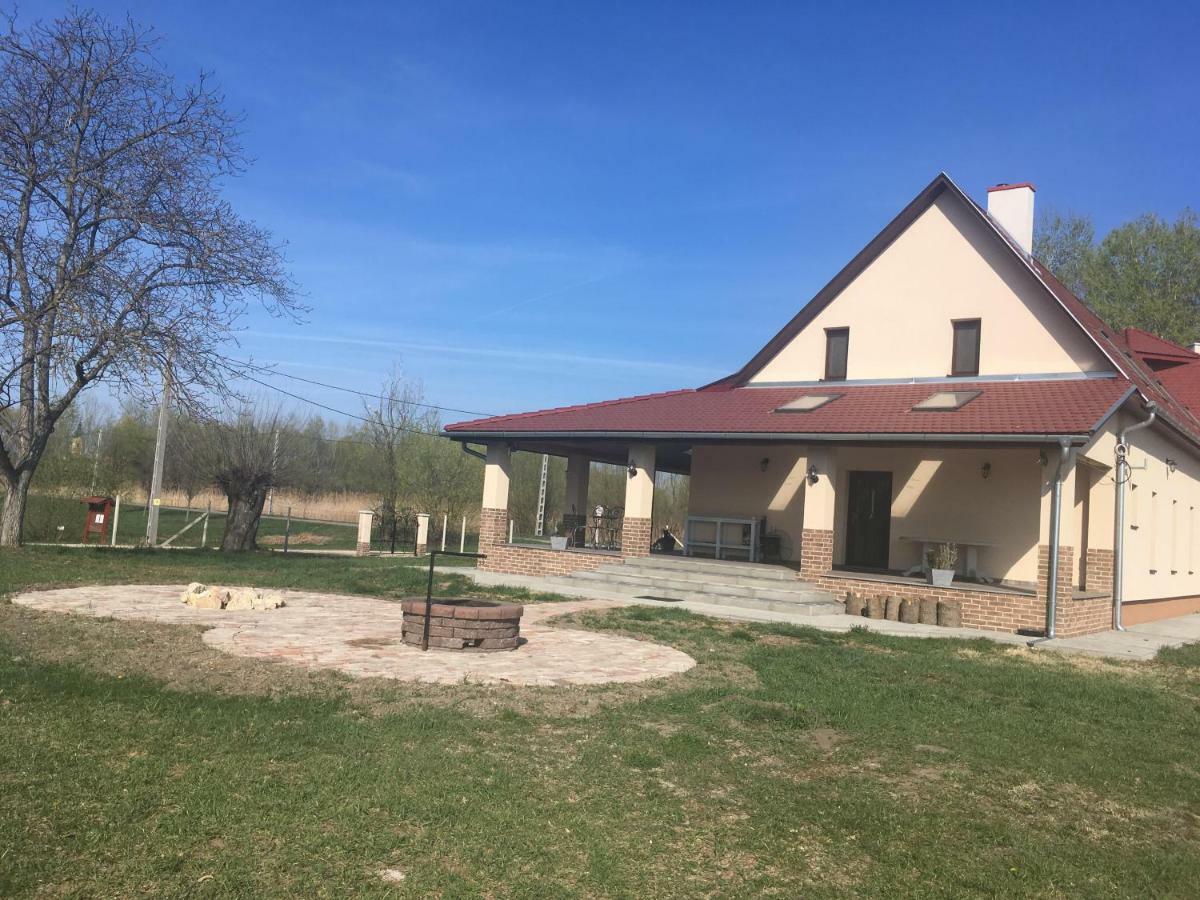 Tiszavilag Pihenohaz Hotell Tiszakécske Exteriör bild